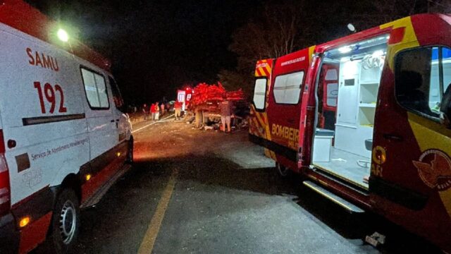 Quatro pessoas morrem após batida na GO-060, entre Turvânia e Nazário