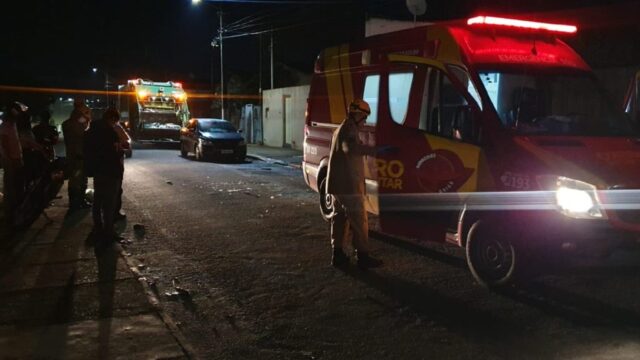 Gari fica ferido após ser atropelado por motociclista durante coleta de lixo, em Catalão