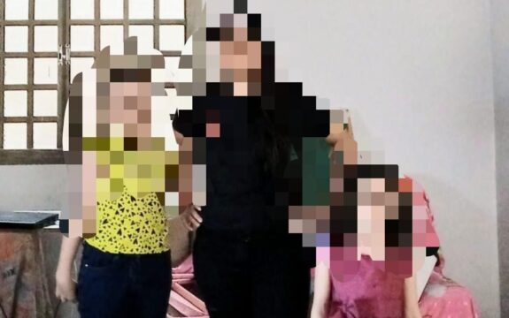 Mãe é suspeita de matar filhas de 6 e 10 anos a facadas, em Edéia
