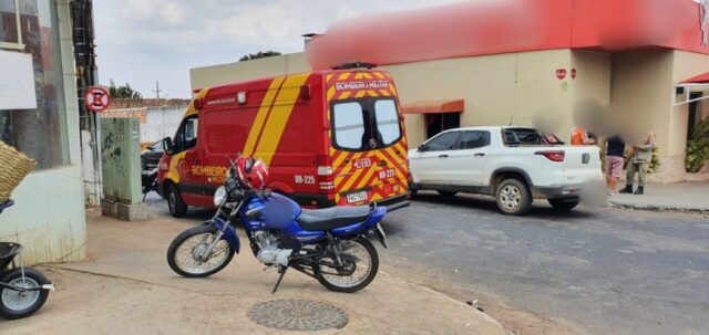 Acidente entre carro e moto é registrado na Av. Dr. Lamartine, em Catalão