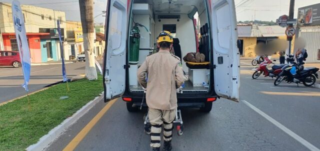 Acidente entre carro e moto deixa duas mulheres feridas, em Catalão