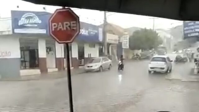 Pires do Rio registra chuva após quatro meses de estiagem; veja vídeo