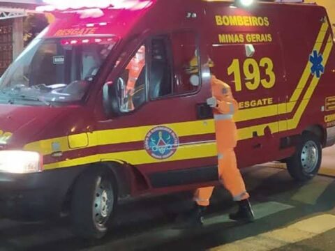 Motociclista morre após bater em caçamba de lixo em Uberlândia; veículo havia sido furtado instantes antes