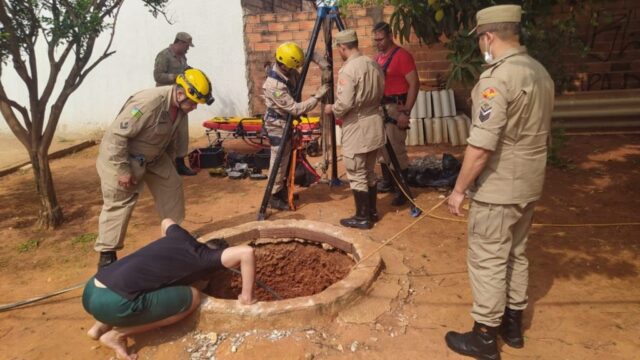 Corpo de Bombeiros socorre criança que caiu em uma cisterna, em Aparecida de Goiânia