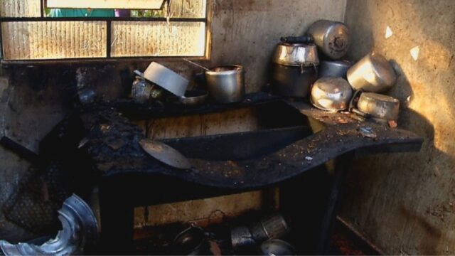 Homem morre queimado ao não conseguir sair de casa após vazamento de gás de cozinha causar incêndio, em Rio Verde