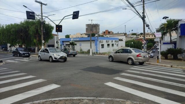 Semáforo é instalado em cruzamento da Avenida João XXVIII em Catalão