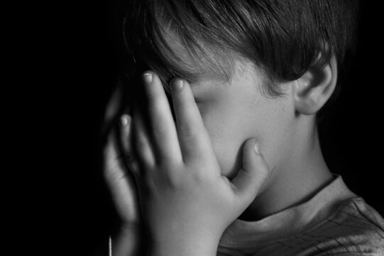 Menino de 3 anos é abusado sexualmente por filho de cuidadora em Uberlândia