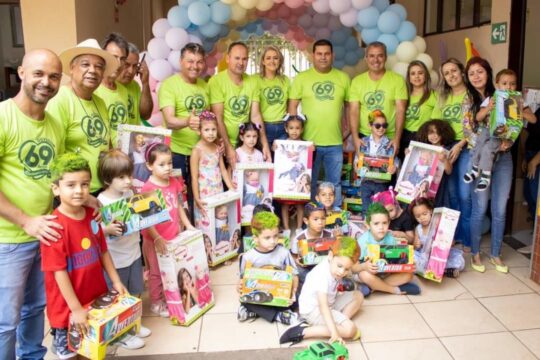 Em Ouvidor: Prefeitura entrega brinquedos em homenagem ao Dia das Crianças