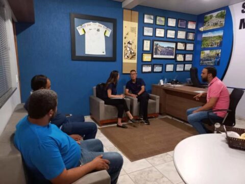 Diretores do Sindicato Metabase participa de reunião com diretor da empresa Crec-10