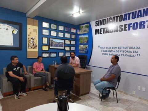 Diretoria do Sindicato Metabase participa de reunião com representantes da empresa CREC-8
