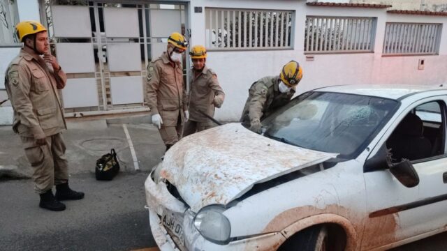 Catalão: motorista causa acidente, para carro no meio da rua e foge sem receber socorro