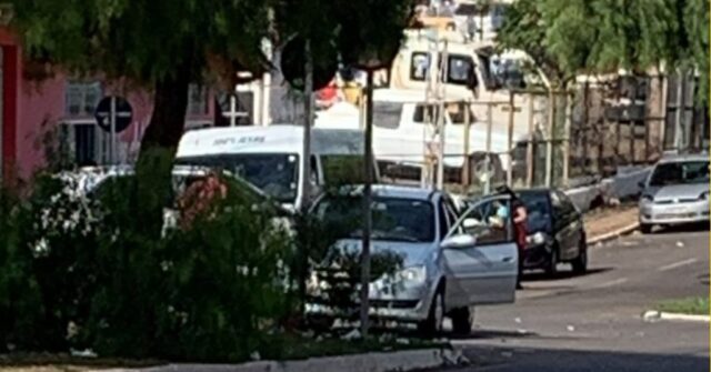 Acidente entre dois carros acontece em cruzamento no Centro, em Catalão