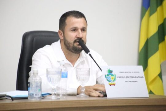 Vinícius Antônio é eleito o novo presidente da Câmara de Vereadores de Ouvidor, gestão 2023