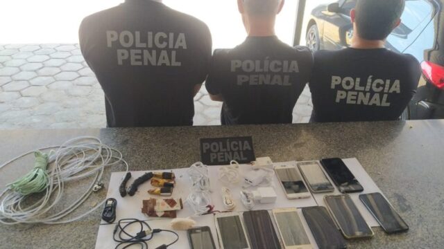 Servidores interceptam lançamento de dez celulares, em Catalão