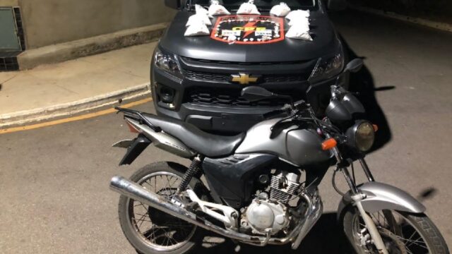 CPE apreende cerca de 8,5 kg de drogas e moto utilizada em crime de homicídio em Catalão