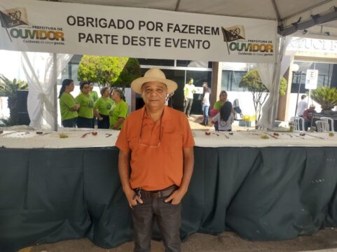 Presidente da Câmara em nome de todos os Vereadores parabeniza Ouvidor pelos seus 69 anos