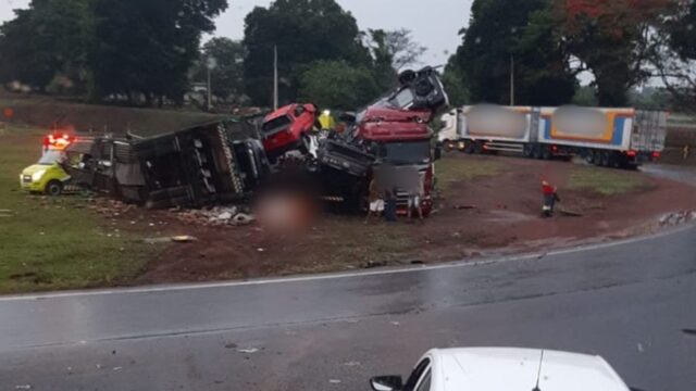Acidente entre caminhões causa morte de motorista no Trevão de Monte Alegre de Minas