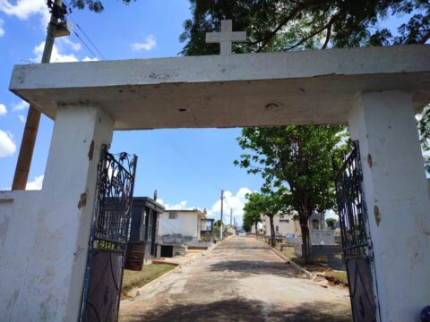 Cemitério Municipal de Catalão recebe reparos e limpeza para o Dia de Finados
