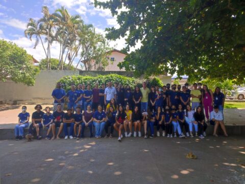 Alunos do Colégio Aprov, de Catalão, recebem visita especial do Zap Catalão