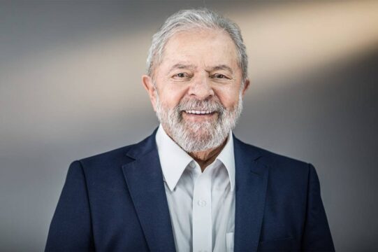 Luiz Inácio Lula da Silva é eleito Presidente da República
