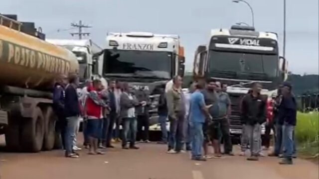 Bolsonaristas seguem interditando rodovias de Goiás em protesto contra resultado das eleições