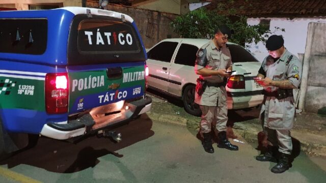 Em Catalão, motorista foge da polícia e acaba preso após colidir carro em muro