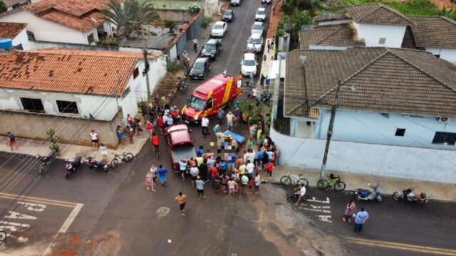 Colisão entre caminhonete e moto deixa idoso gravemente ferido em Ouvidor