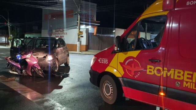 Colisão entre carro e moto deixa uma pessoa ferida no bairro Nossa Senhora de Fátima, em Catalão