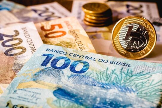 PEC deve propor salário mínimo de cerca de R$ 1.320 para 2023, diz Wellington Dias