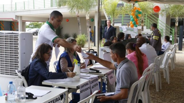 Feirão do Emprego encaminha 300 catalanos para vagas de trabalho