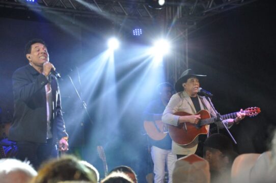 Show de André e Andrade encerra programação do 59º aniversário de Davinópolis