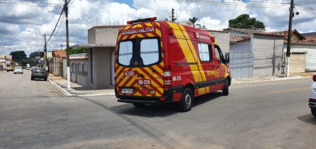 Motociclista sofre contusão em clavícula em acidente de trânsito no bairro N. S. De Fátima, em Catalão