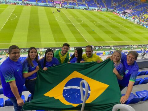 Catalanos viajam ao Catar para acompanhar a Seleção na Copa do Mundo e vêem o Brasil conquistar as ruas de Doha