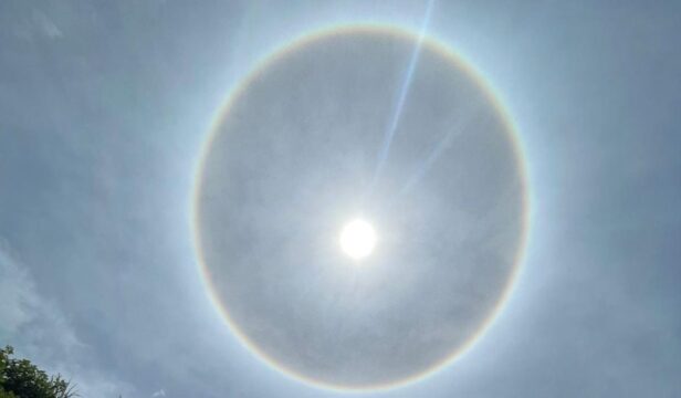 Fenômeno do halo solar é registrado no céu em Catalão e região