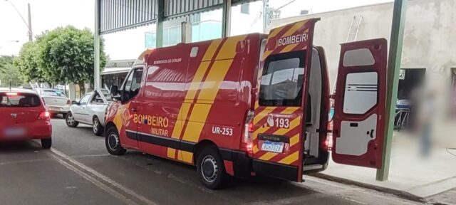 Homem cai de telhado de obra e é resgatado, em Goiandira