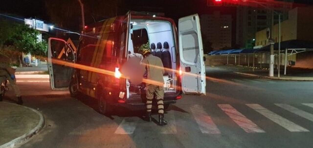 Entregador fica ferido após colisão com veículo de passeio, em Catalão
