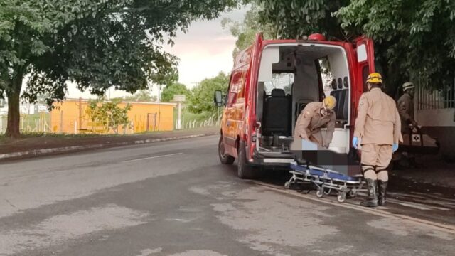 Catalão: carro colide contra moto e deixa homem ferido no bairro Jardim Paulista