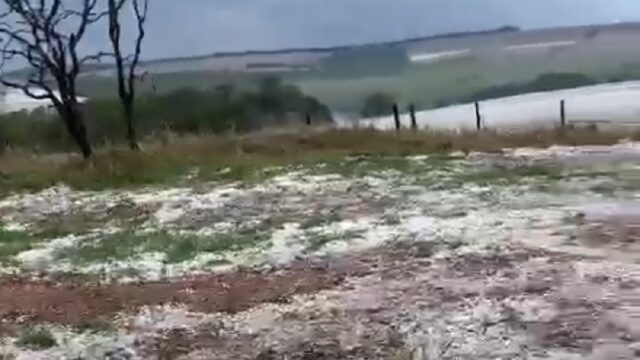 Região de Ipameri registra forte chuva de granizo