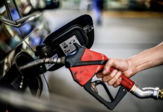 Preço médio da gasolina segue em alta e ultrapassa R$ 5,00
