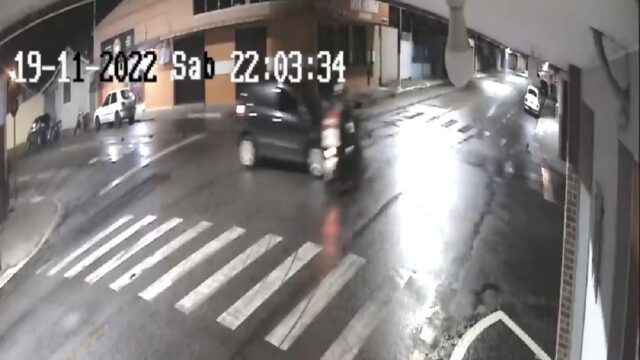 Câmera de monitoramento registra acidente em cruzamento perigoso de Catalão; veja vídeo