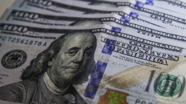 Dólar cai para R$ 5,06 com transição de governo e otimismo na China