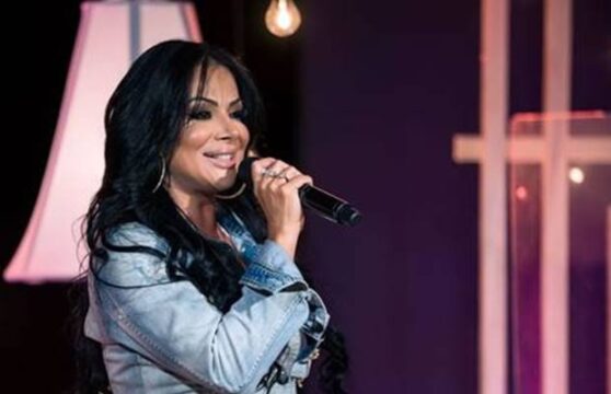 A cantora Valéria Barros é atração neste sábado (03) no Fogão de Lenha Show, em Catalão