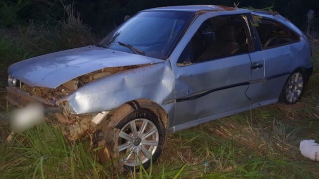 Saída de pista deixa duas pessoas feridas na GO-330, em Três Ranchos