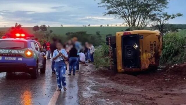 Ônibus escolar capota e deixa 13 pessoas feridas na GO-164, em Quirinópolis
