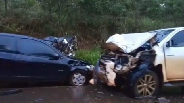 Acidente envolvendo três veículos é registrado na GO-330, entre Orizona e Pires do Rio