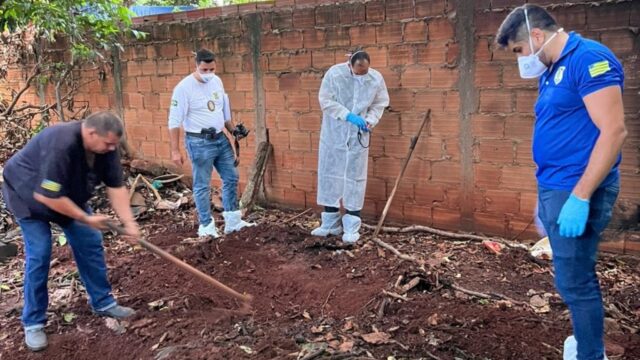 Corpo é encontrado amordaçado, esquartejado e enterrado em quintal de casa, em Rio Verde