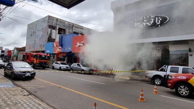 Bombeiros combatem incêndio em rede elétrica no Centro de Catalão
