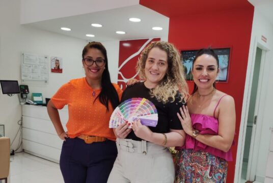 Óticas Diniz inova e leva atendimento personalizado com consultoria de imagem para seus clientes