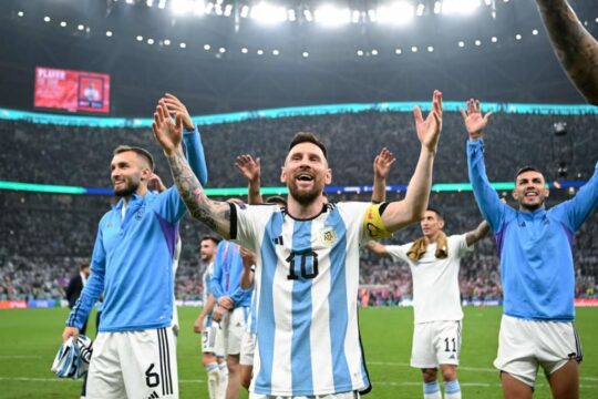 Argentina bate Croácia, vai à final da Copa e deixa Messi a um jogo da maior conquista