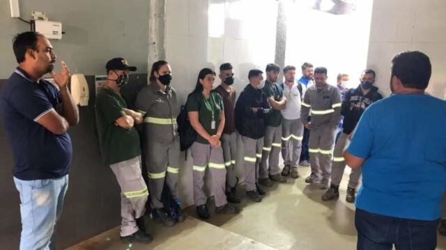 Dirigentes do Sindicato Metabase, se reuniu em assembleia com trabalhadores da empresa Bioética